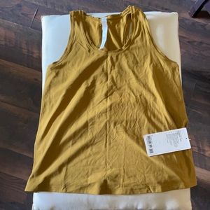 Lululemon essential tank